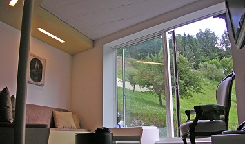 Direkter Übergang in die grünen Hänge am Sonnenhang von Matrei in Osttirol