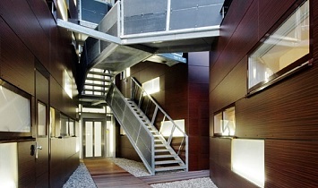 Innenhof der Design-Appartements mit  Zugang zum Lift