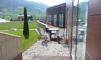 Terrasse mit Gartenzugang in einer der XL-Designwohnungen
